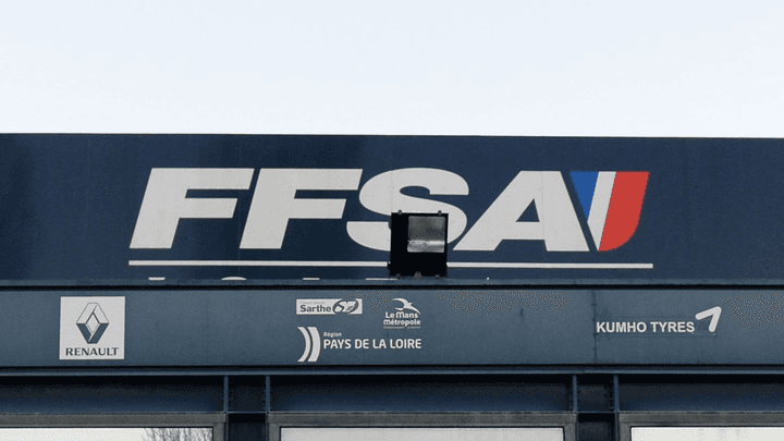 Façade et logo de la Fédération Française du Sport Automobile (FFSA)